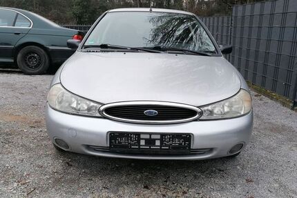 Ford Mondeo 74.000 km 2.700 &euro; friedrichsdorf 61381