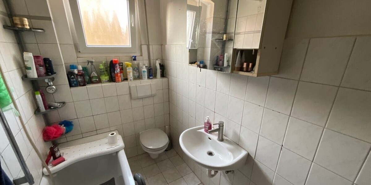 Frankfurt-Zeilsheim: Erbpacht- vermietetes DHH mit 2 Einheiten als Kapitalanlage - Doppelhaushälfte Frankfurt am Main Sindlingen | Angebot:27317034