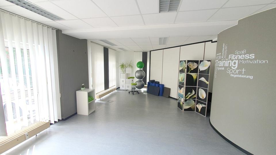 Büro- oder Praxisräume ! Zentral, lichtverwöhnt und mit Erweiterungspotential ! zimmer
