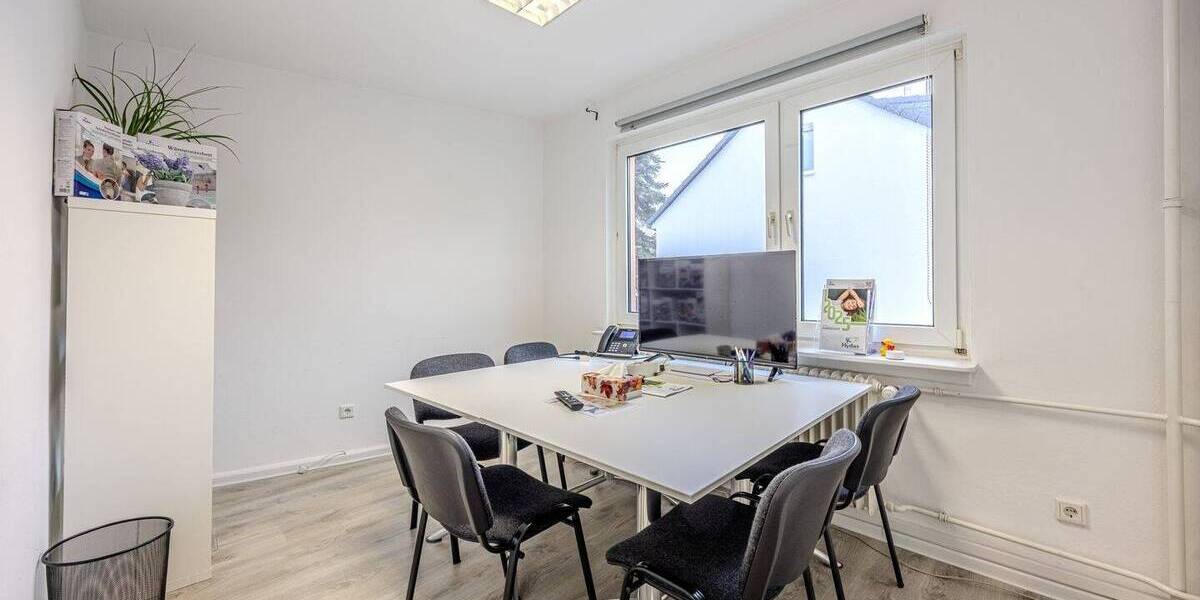 Leerstehendes MFH (6 Einheiten) mit Entwicklungspotenzial in beliebter Lage von Eckenheim! 1 zimmer