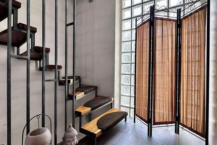 ?? Frankfurt-Goldstein: Gepflegtes 2-Familienhaus mit Garten, Garagen & Bonus zimmer