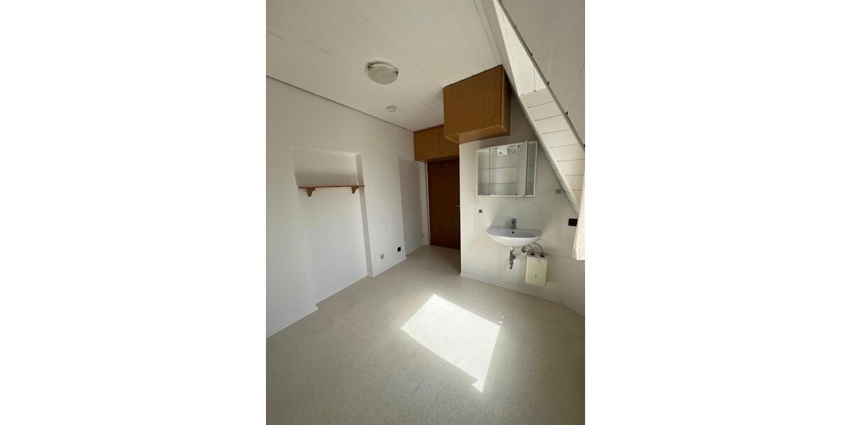 Dachgeschoßwohnung Frankfurt am Main Sachsenhausen - 1 Zimmer, 10 m&sup2;, 220&euro; | Angebot:26254507