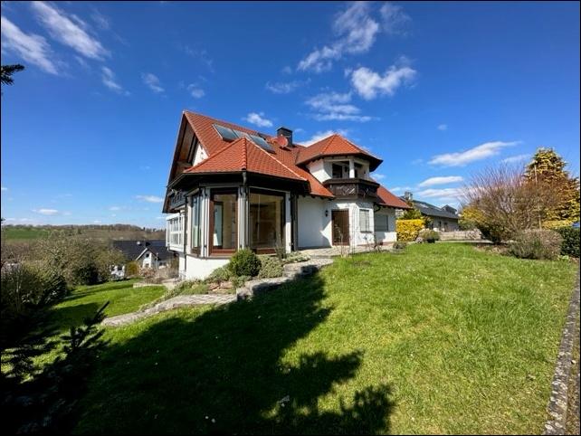 Einfamilienhaus Mömbris - 8 Zimmer, 350 m&sup2;, 2.700&euro; | Angebot:26367496