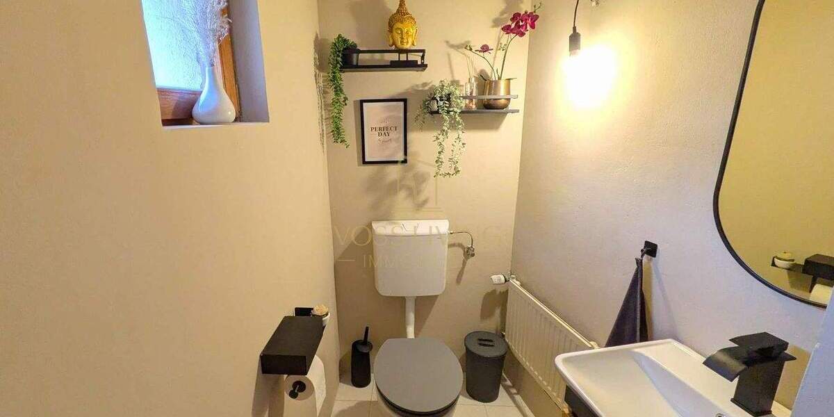 Großes potentialträchtiges Haus mit Garten, Balkon, 3 KFZ Stellplätzen, Keller und Nebengebäude 1 zimmer