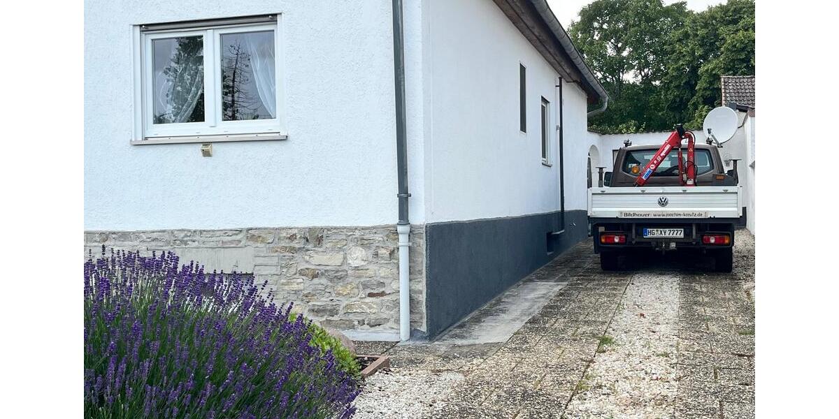 Haus 1-2 Familien, 8 Zimmer,schönem Garten sowie Parkplätze 8 zimmer