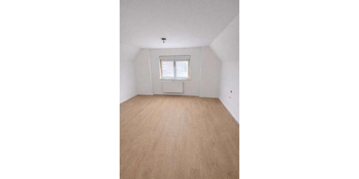 Einfamilienhaus Obertshausen - 7 Zimmer, 200 m&sup2;, 2.600&euro; | Angebot:26000095