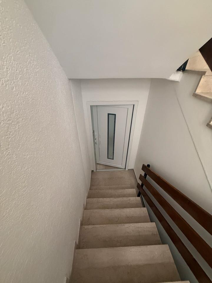 Helle 2-Zimmer-Wohnung mit großem Wohnzimmer & großen Fenstern! zimmer