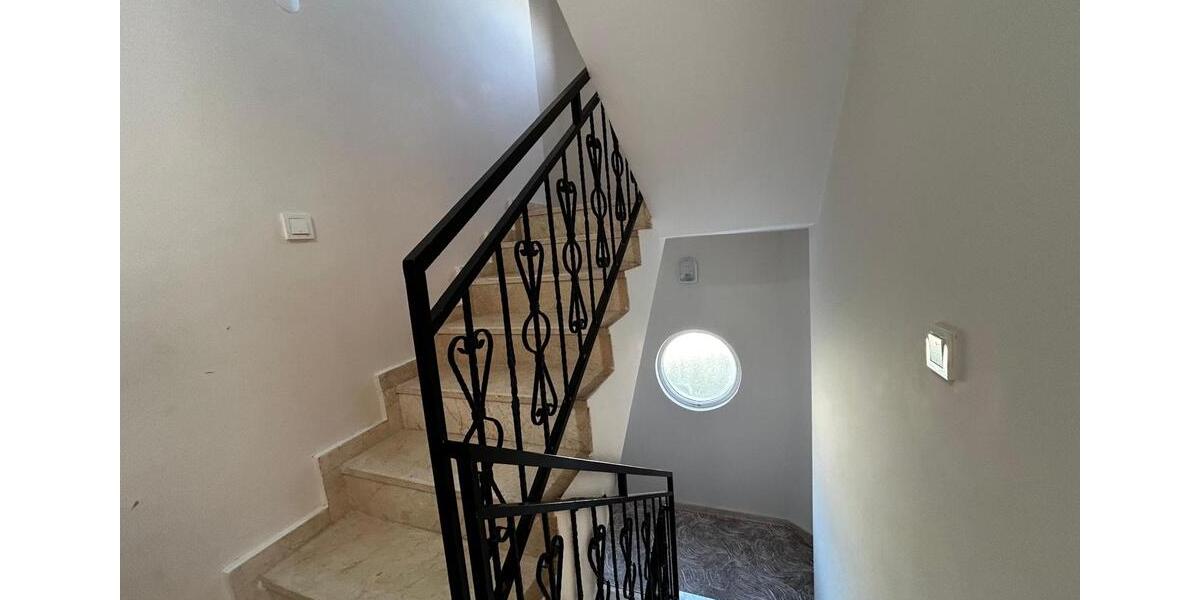 Villa Offenbach am Main Buchrain - 5 Zimmer, 300 m&sup2;, 298.000&euro; | Angebot:25903264