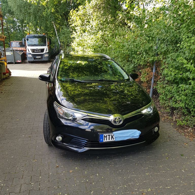 Toyota Auris 264.000 km 6.800 € Schwalbach am Taunus 65824
