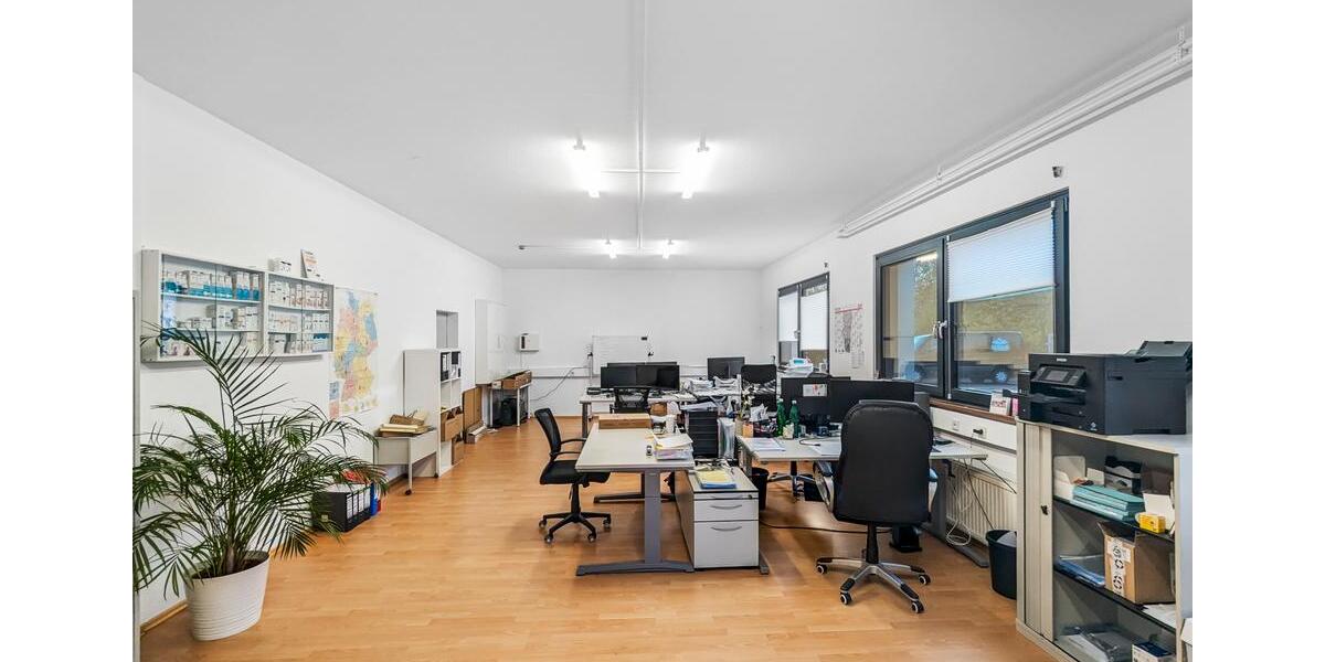 Lagerhalle mit modernen Büroflächen in Gewerbeeinheit | Ebenerdig | Stellplätze zimmer