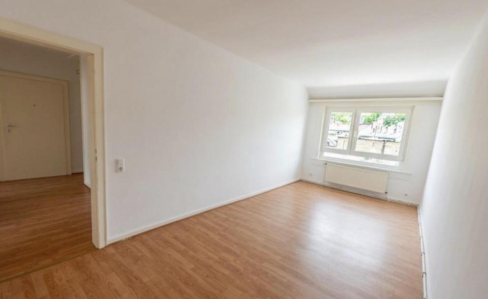 Dachgeschoßwohnung Frankfurt am Main Ginnheim - 3 Zimmer, 80 m&sup2;, 1.350&euro; | Angebot:26251158