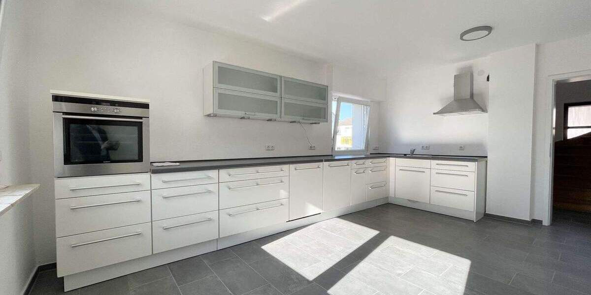 Einfamilienhaus Bad Homburg Ober-Erlenbach - 1 Zimmer, 322 m&sup2;, 3.400&euro; | Angebot:25691126