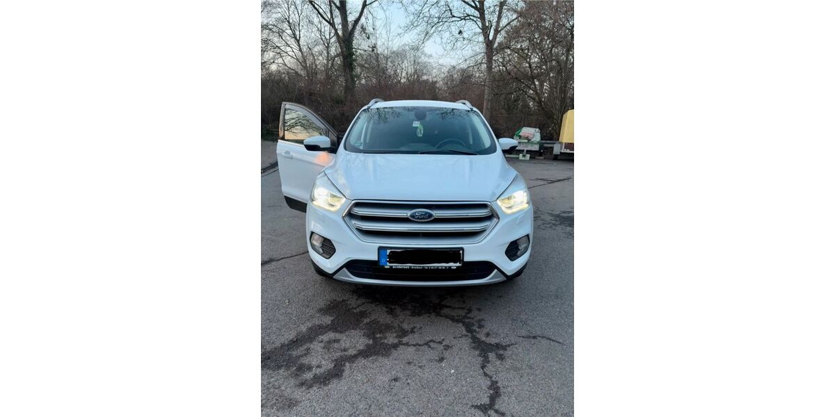 Ford Kuga 261.251 km 8.800 &euro; Frankfurt am Main 60389
