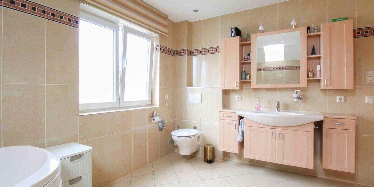 Freistehendes Einfamilienhaus mit großem Garten und Top-Potenzial zur flexiblen Nutzung 8 zimmer