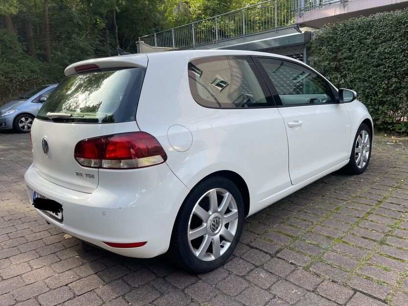 VW Golf 295.000 km 3.900 € Frankfurt 60528
