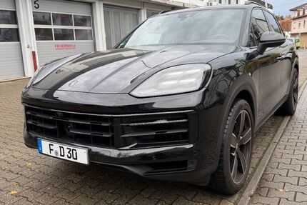 Porsche Cayenne 25.482 km 85.299 € Frankfurt 60437