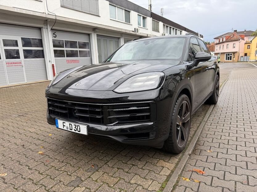 Porsche Cayenne 25.482 km 85.299 € Frankfurt 60437