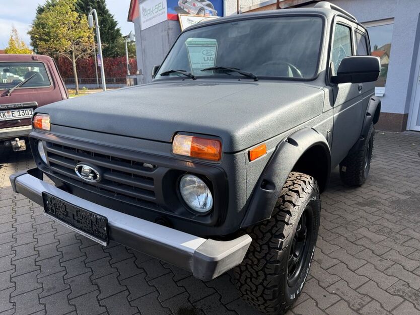 Lada Niva 19.950 km 19.260 € Limeshain 63694