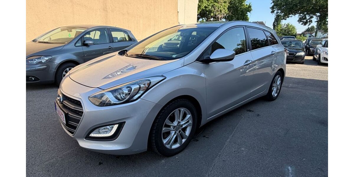 Hyundai i30 277.500 km 4.300 &euro; FRANKFURT 65933