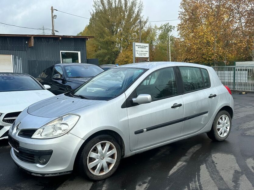 Renault Clio 170.000 km 1.999 € Frankfurt am Main 60486