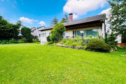 Freistehendes Einfamilienhaus auf großzügigem Grundstück in bester Lage von Frankfurt-Nieder Erlenbach 7.5 zimmer