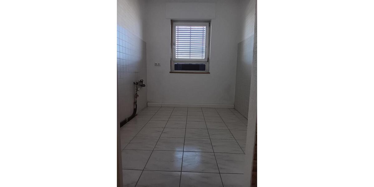 Etagenwohnung Aschaffenburg Damm - 3.5 Zimmer, 89 m&sup2;, 900&euro; | Angebot:26549939