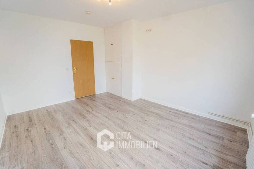 Renovierte 3-Zi.-Wohnung in Frankfurt-Niederrad- modern, hell, mit Balkon und EBK 3 zimmer