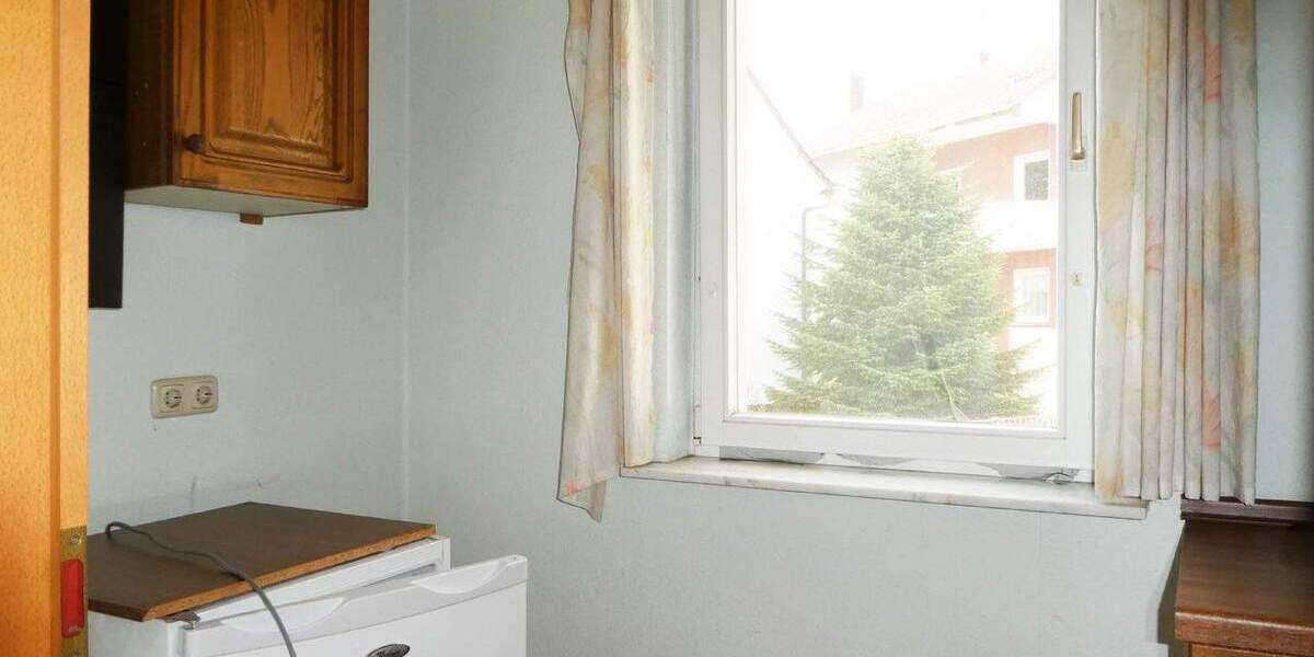 AUMÜLLER-Immobilien - Sympathische DHH mit Nebengebäude und sonnigere Hoffläche als Mietobjekt 4 zimmer