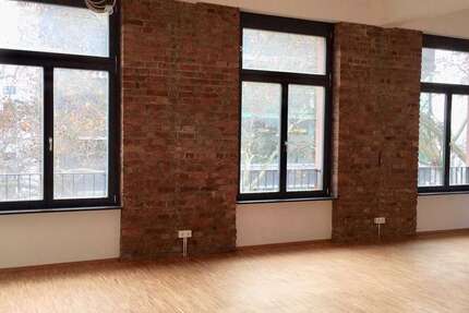 Wohnung zum Mieten in Frankfurt 1.680 € 81 m² 2 zimmer