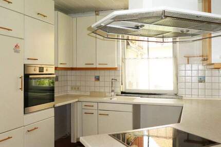 AUMÜLLER-Immobilien - Sympathische DHH mit Nebengebäude und sonnigere Hoffläche als Mietobjekt 4 zimmer