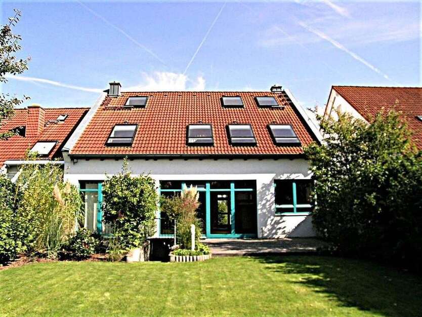 Haus zum Mieten in Dietzenbach 2.500 € 200 m²