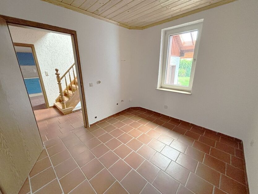 **RESERVIERT** Charmantes Einfamilienhaus mit vielseitig nutzbarem Nebengebäude 5 zimmer