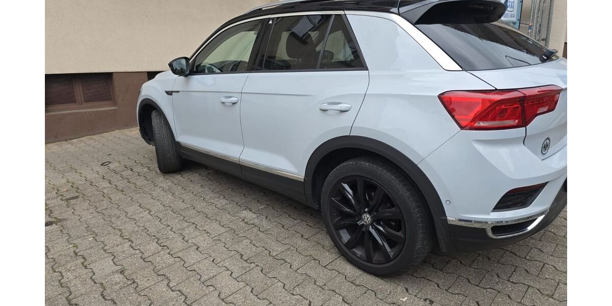 VW T-Roc 98.500 km 17.350 &euro; Frankfurt am Main 60385