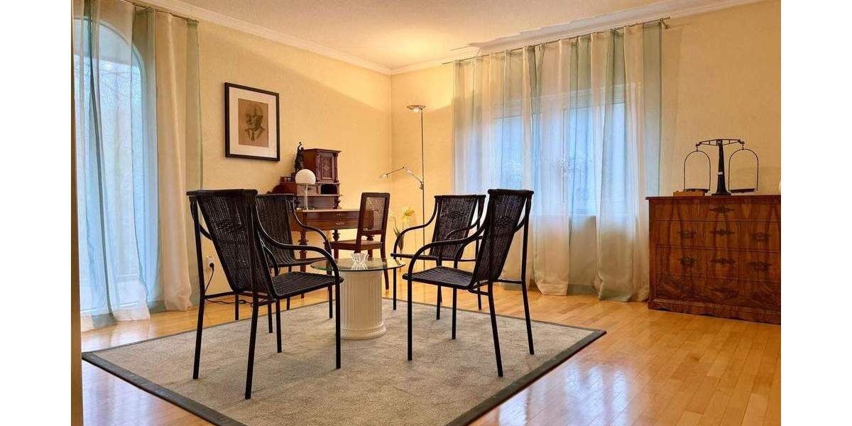 Rarität in gesuchtem Wohngebiet - Stilvoll sanierter Altbau - Buchraingebiet! 9 zimmer