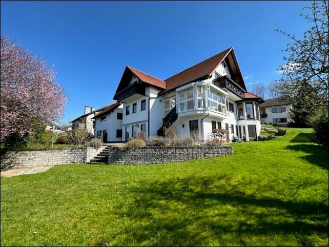 Einfamilienhaus Mömbris - 8 Zimmer, 350 m&sup2;, 2.700&euro; | Angebot:26367496