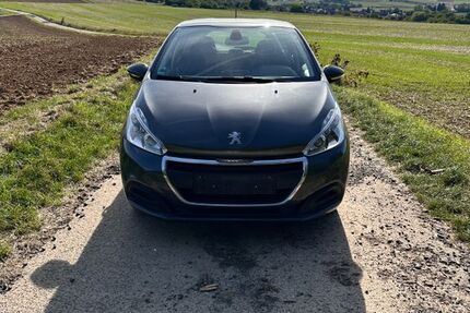 Peugeot 208 110.978 km 6.600 € Büdingen 63654