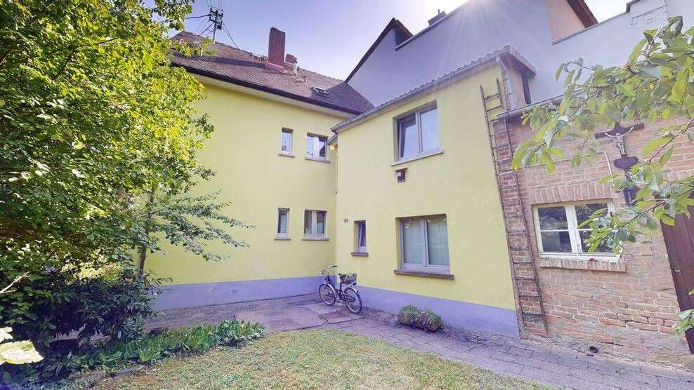 Haus zum Kaufen in Frankfurt am Main 479.000 € 178 m² 8 zimmer