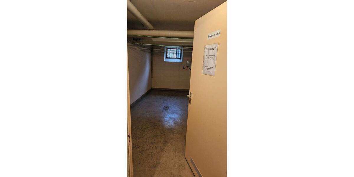 Frisch sanierte, sonnige 2-Zimmer-Wohnung mit Süd-Loggia & TG-Stellplatz - ruhig & zentral 2 zimmer