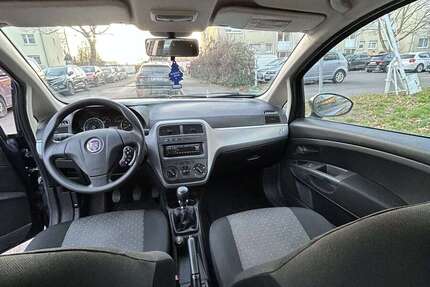 Fiat Punto 137.588 km 2.500 &euro; Frankfurt am Main 60386