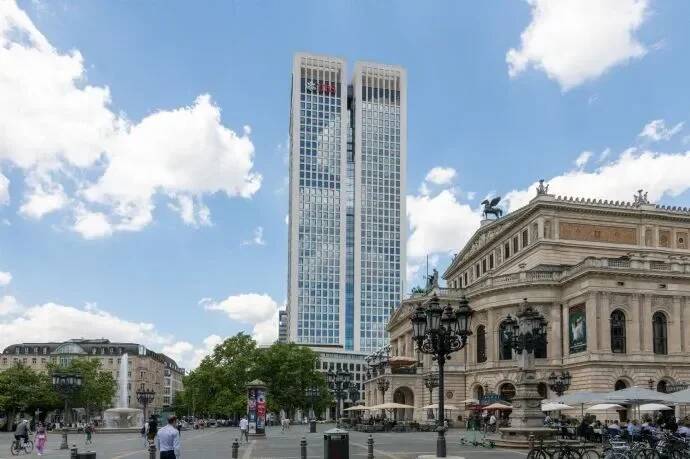 Privater Büroraum ganz auf Ihre individuellen Unternehmensbedürfnisse angepasst in Signature OpernTurm