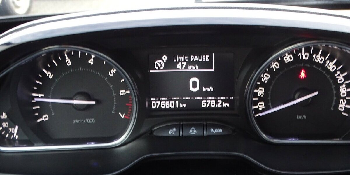 Peugeot 2008 1,2l Allure Einparkhilfe vorne + hinten, Klim 76.200 km 10.990 &euro; Rodgau 63110