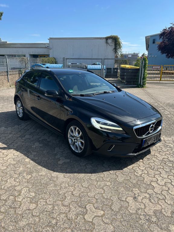 V40 Cross Country