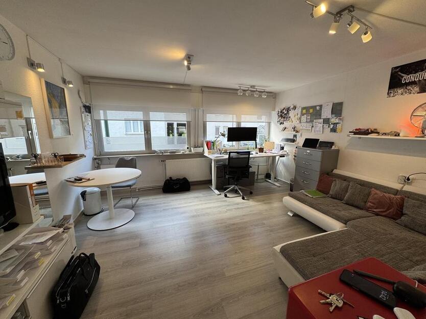 Renoviert: 3 Zimmer inkl. Küche + Balkon - WG geeignet – Nähe Innenstadt – Ladestation E-Auto zimmer