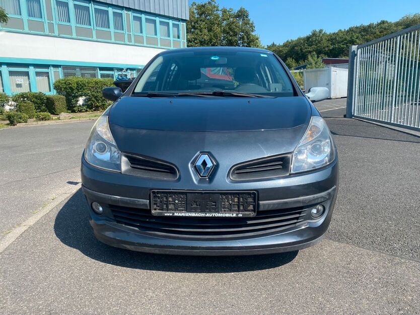 Renault Clio 82.000 km 2.999 € Hanau 63457