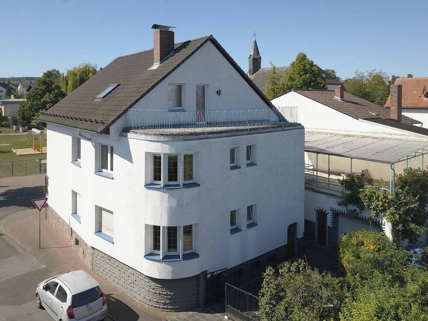 2 Familienhaus - schöner Garten - 2 Garagen - Potential für mehr 6 zimmer