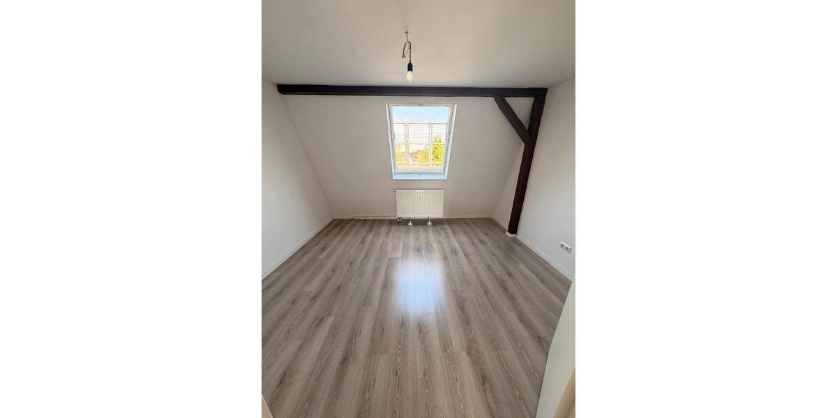 Dachgeschoßwohnung Offenbach am Main Buchrain - 3 Zimmer, 80 m&sup2;, 1.250&euro; | Angebot:26213107