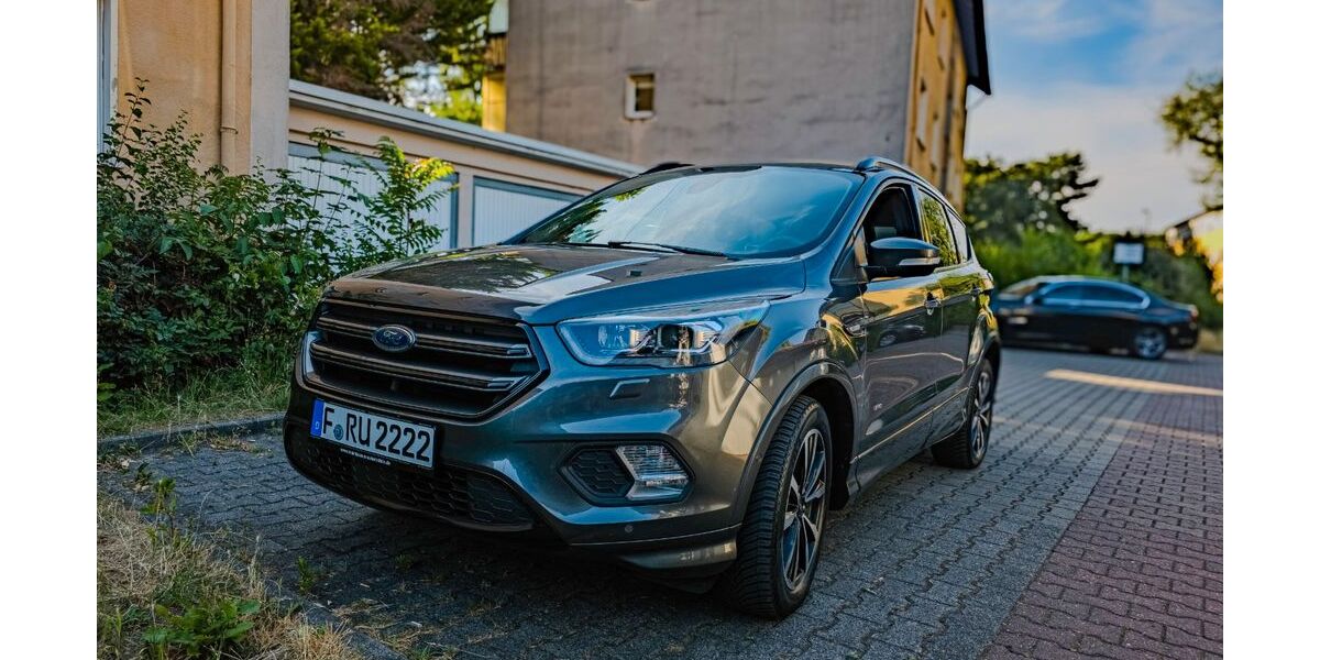 Ford Kuga 137.000 km 14.200 &euro; Frankfurt am Main 65933