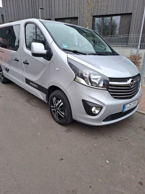 Opel Vivaro 120.000 km 19.999 € FRANKFURT 60435
