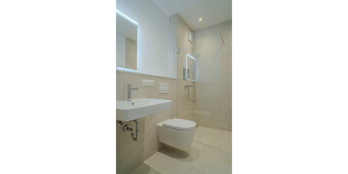 Etagenwohnung Frankfurt am Main Hausen - 4 Zimmer, 145 m&sup2;, 3.625&euro; | Angebot:25736904