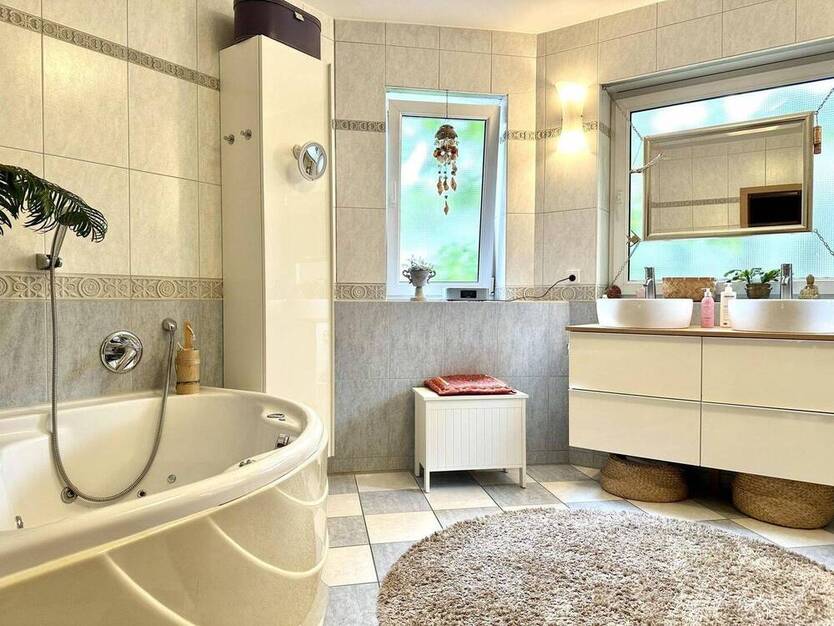 Einziehen und wohlfühlen! - 2 Familienhaus inkl. Garage - gesuchte Wohnlage 6 zimmer